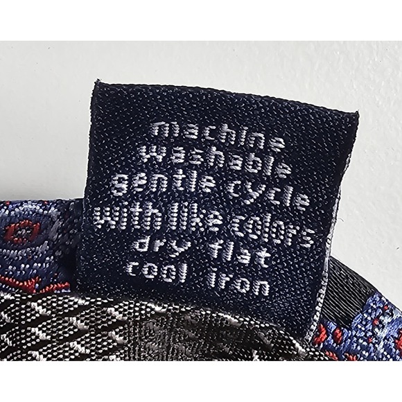 Thomas Stone Tie‎ 100% Polyester Hand Made Black Purple Red Silver Paisley - Picture 7 of 7